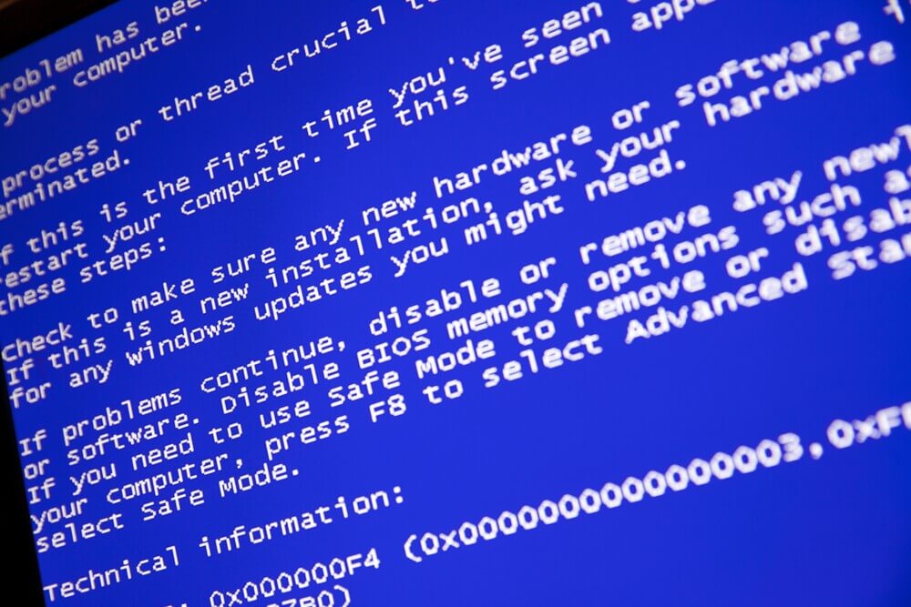blå sida varning spionprogram upptäckt på en dator